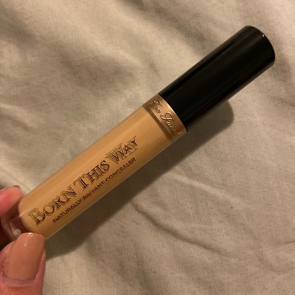 born this way concealer light medium